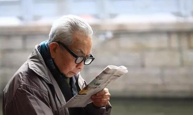 中老年人怎么配老花鏡，這3點(diǎn)很重要 