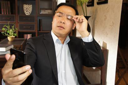 戴傳統(tǒng)老花鏡看遠一片模糊，老花鏡怎么配？