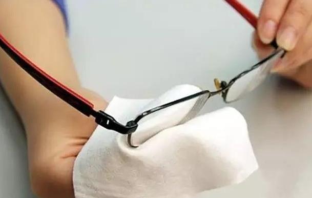 老花鏡防輻射眼鏡的作用、保養(yǎng)，你真的都懂嗎？