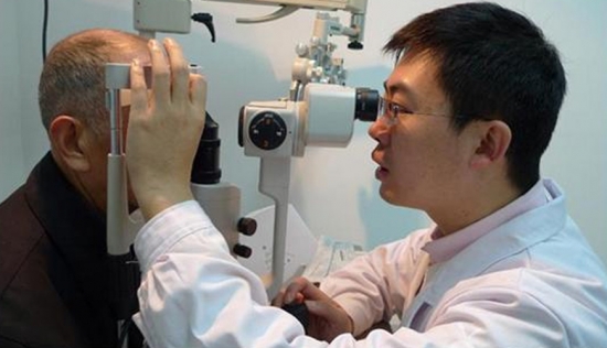 一副遠近清晰的老花鏡，全天配戴都不用摘的漸進多焦鏡