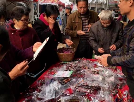 怎么佩戴老花鏡？驗(yàn)光 品牌 質(zhì)量 保養(yǎng)一個(gè)都不能少