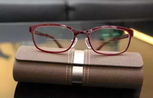 美麗島老花鏡：老年人避免眼疲勞，老花鏡如何選擇？