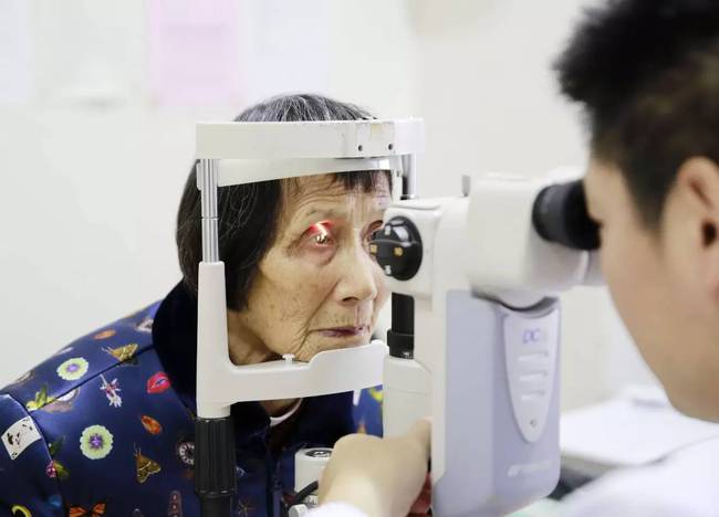 中老年人怎么配老花眼鏡才合適？